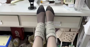 《深夜emo：回忆是场止不住的雨 》